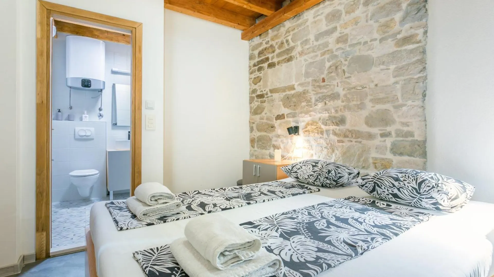 Apartments By The Sea Kastel Stari, Kastela - 21199