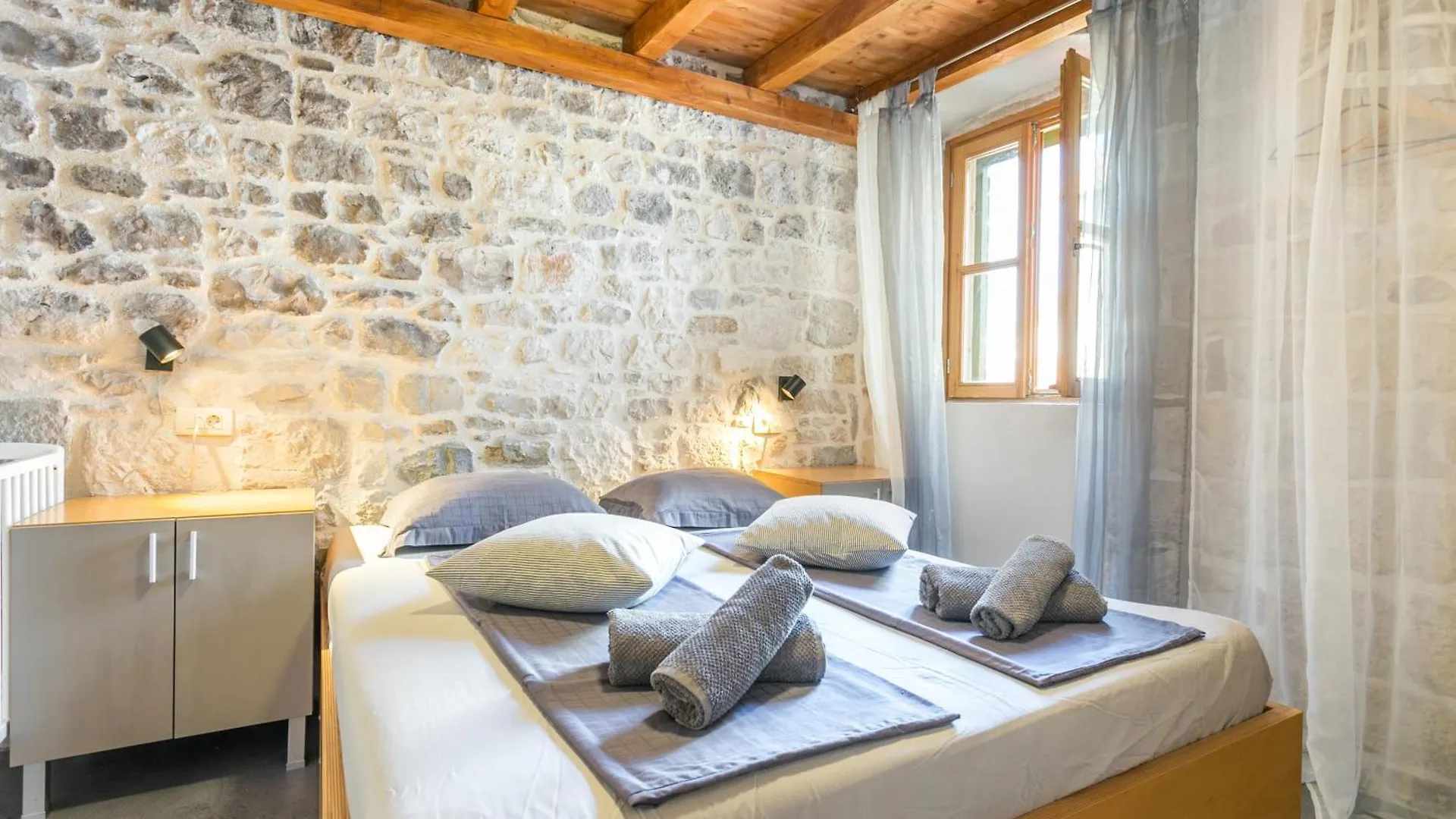 Apartments By The Sea Kastel Stari, Kastela - 21199