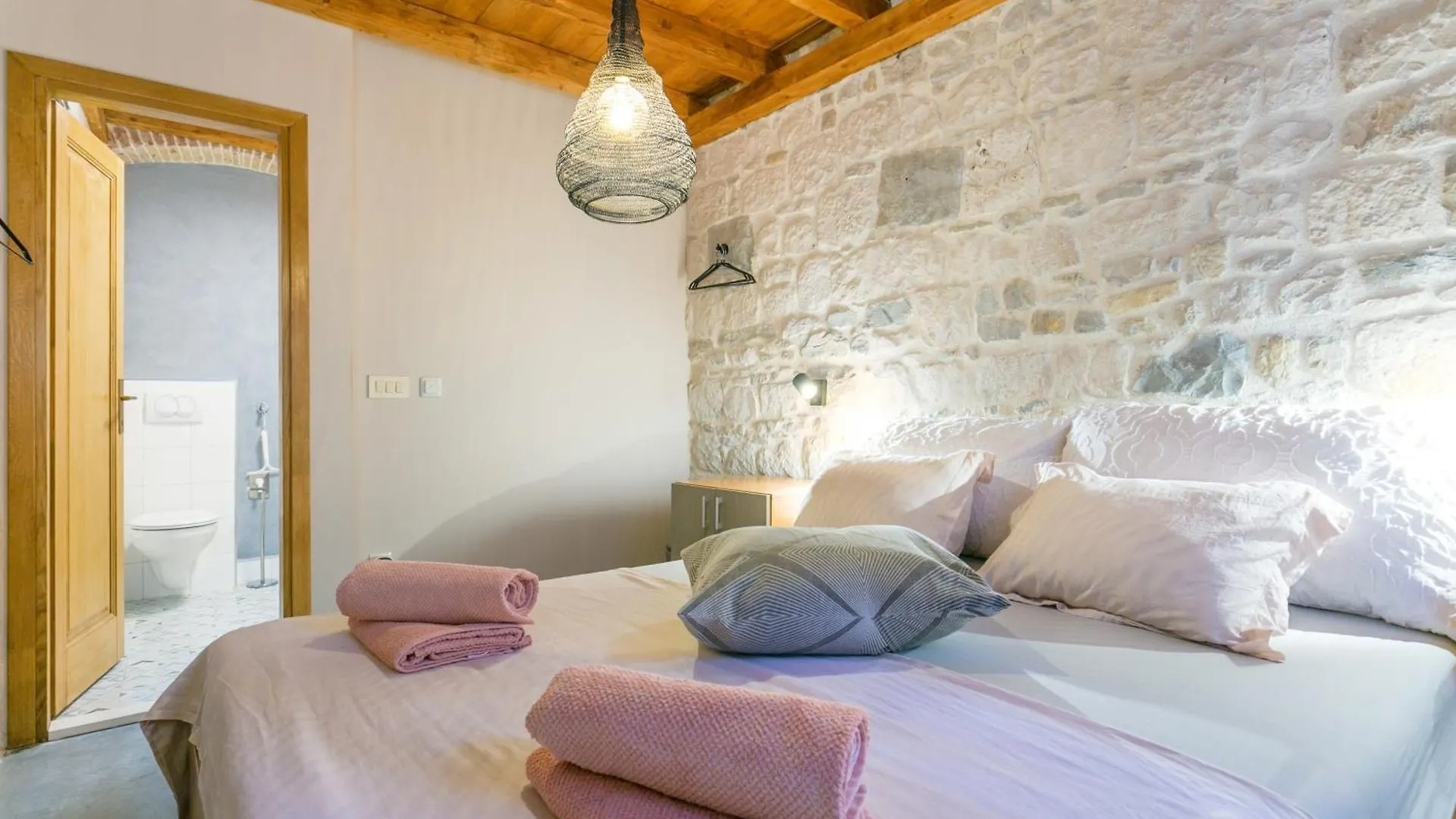 Apartments By The Sea Kastel Stari, Kastela - 21199